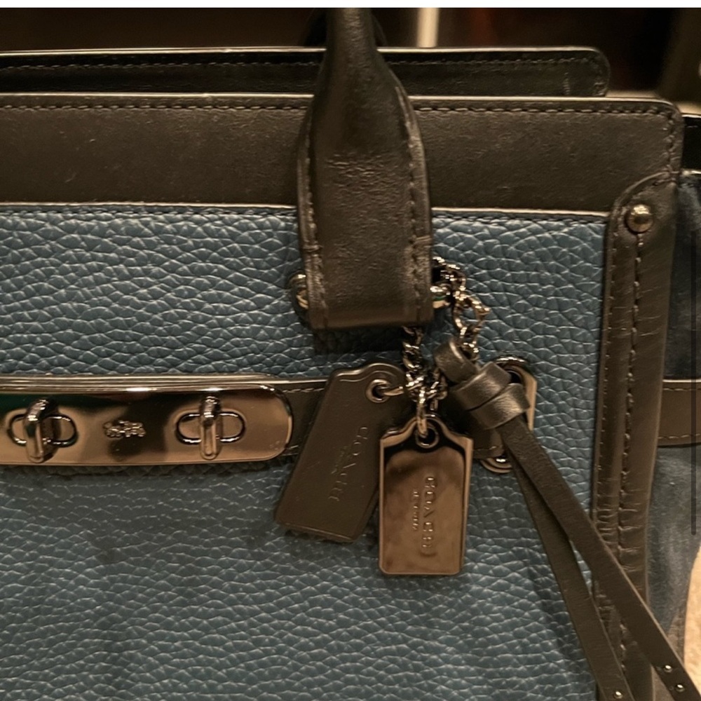 Coach Swagger purse - Picture 4 of 8